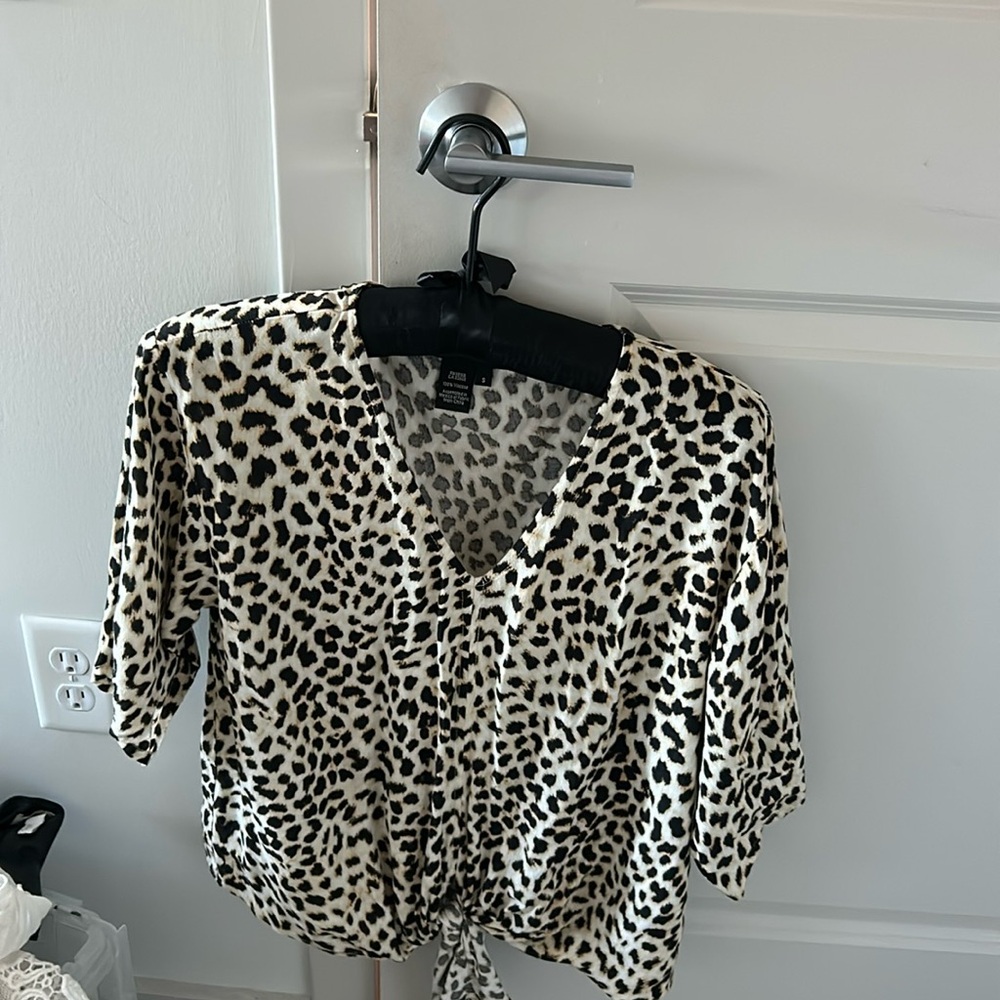 Karen Kane cheetah print blouse